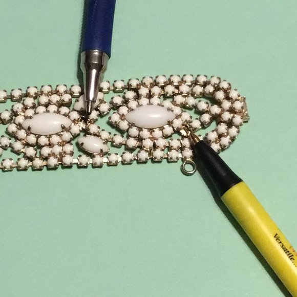 Antique Hattie Carnegie white milk glass beaded bracelet w/ safety chain - Picture 9 of 16